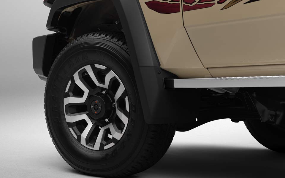 Toyota Land Cruiser Pickup S-DLX SC AT Petrol - Image 3
