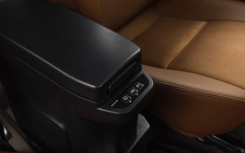Toyota Land Cruiser Pickup S-DLX SC AT Petrol - Image 5