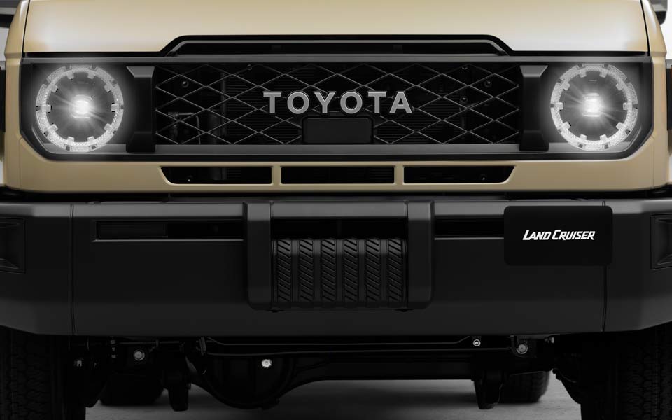 Toyota Land Cruiser Pickup S-DLX SC AT Petrol - Image 7
