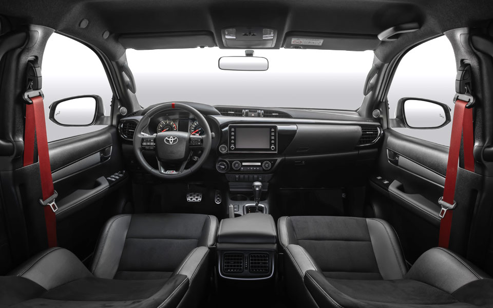 Toyota Hilux Pickup GR-S Rally Edition 4X4 4.0L AT 2025 - Image 6