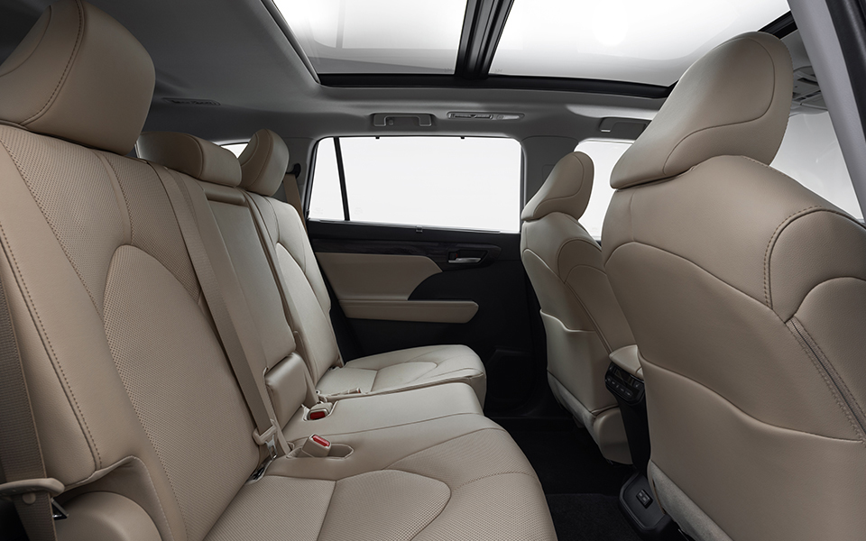 Toyota HIGHLANDER GLE HEV 4X4 Hybrid - Image 15