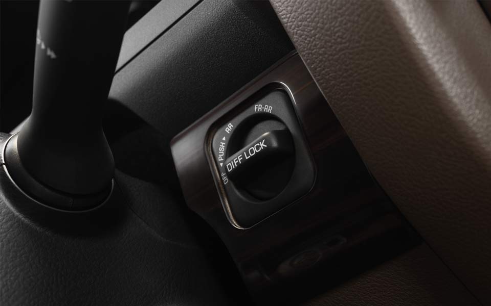 Toyota Land Cruiser Pickup S-DLX SC AT Petrol - Image 11