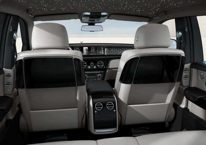ROLLS ROYCE Phantom LHD Model 2025 – Ultra Luxury Sedan - Image 8
