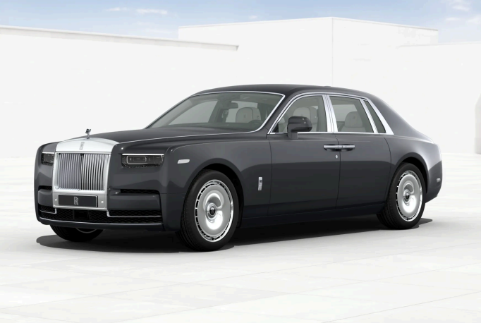 ROLLS ROYCE Phantom LHD Model 2025 – Ultra Luxury Sedan
