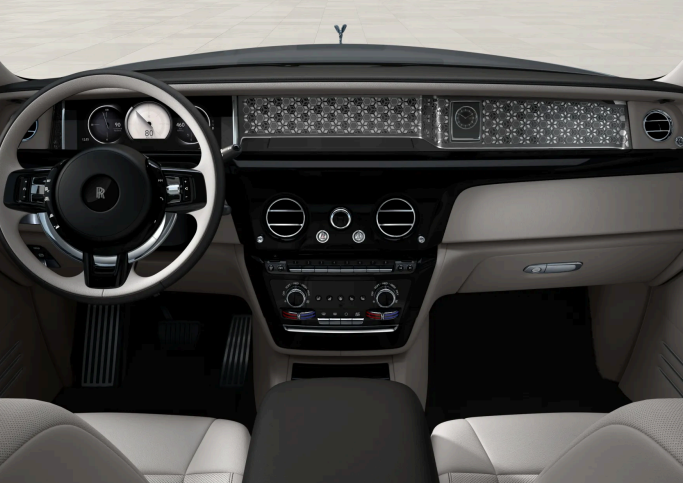 ROLLS ROYCE Phantom LHD Model 2025 – Ultra Luxury Sedan - Image 5