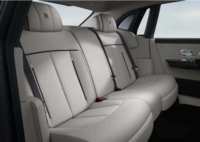 ROLLS ROYCE Phantom LHD Model 2025 – Ultra Luxury Sedan - Image 7