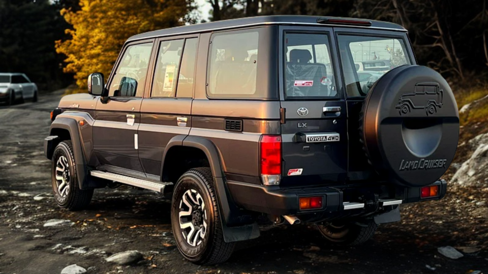 Toyota Land Cruiser 76 Hardtop Diesel 4X4 5 Doors 2025 - Image 2