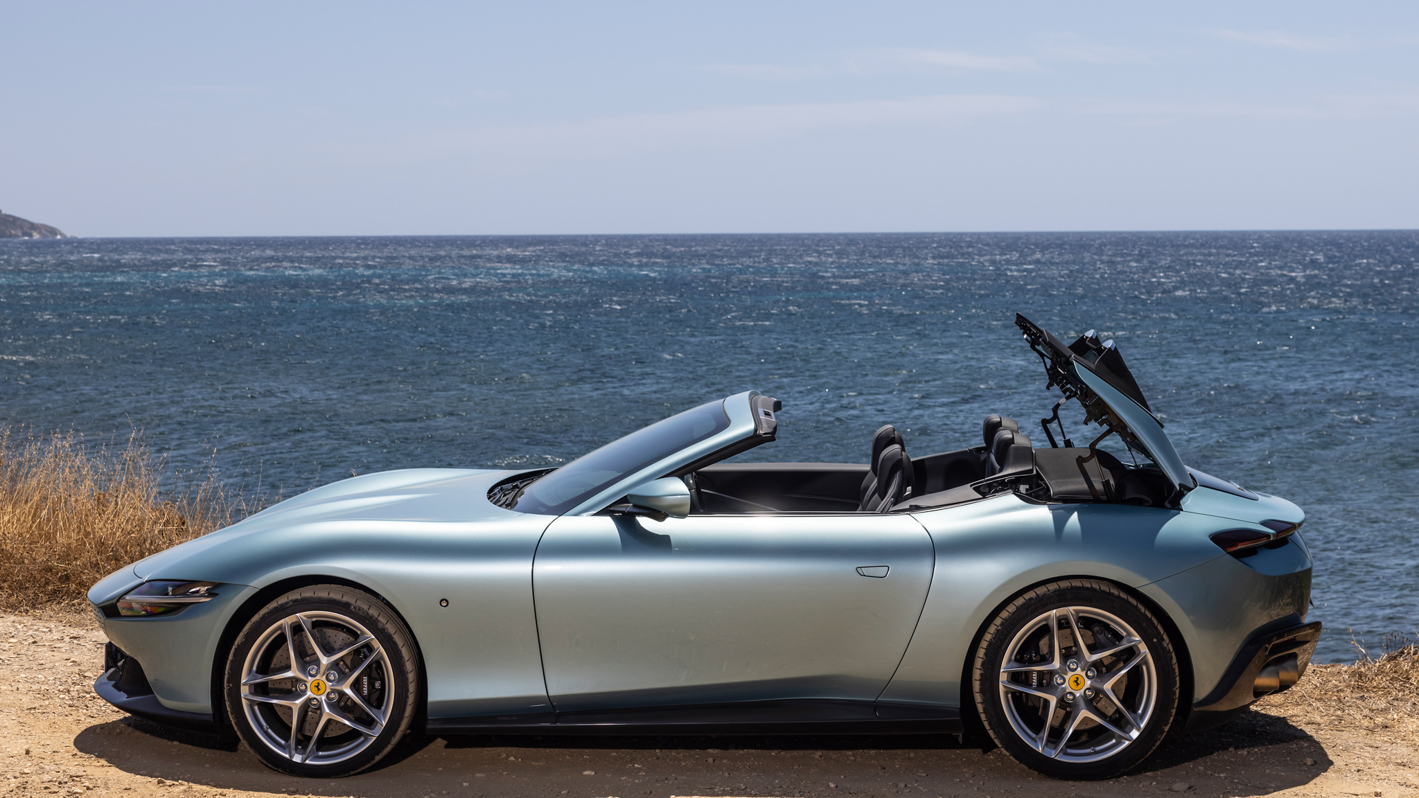 Ferrari Roma Spider Convertible GT – Italian Elegance in Motion - Image 5