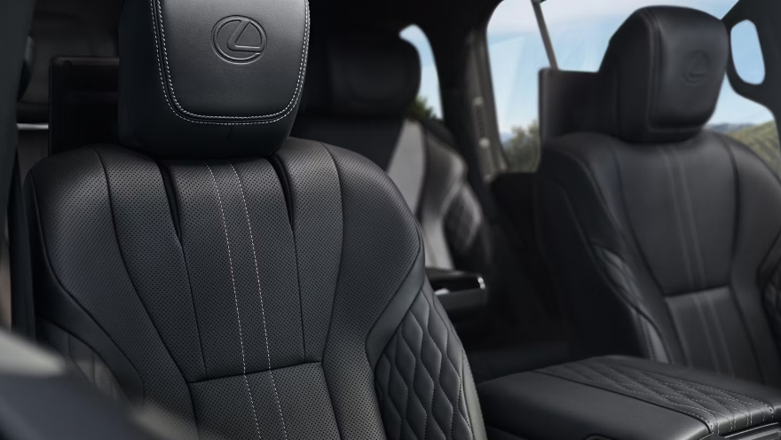 Lexus LX 700h Hybrid 7 Seater SUV Model 2026 - Image 4